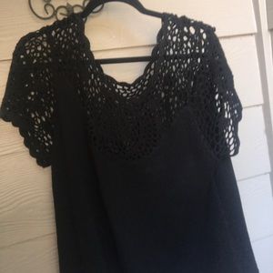 2x light sweater BLACK top half doily-like